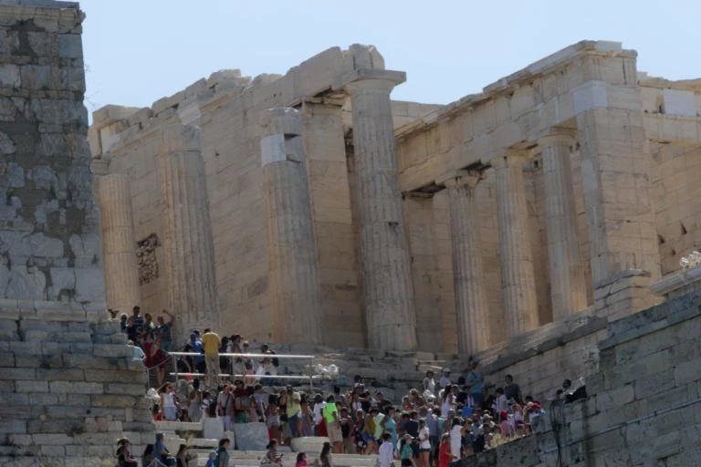 Λάρισα: Η εκδρομή των μαθητών στην Αθήνα πήρε απρόβλεπτη τροπή – 10 παιδιά και δύο καθηγητές στο νοσοκομείο